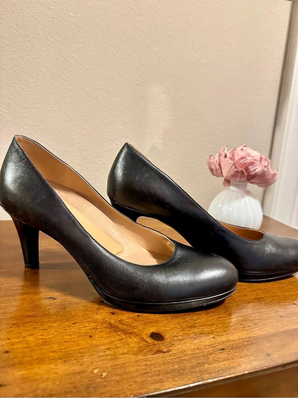 Naturalizer Black Leather Pumps US 6.5